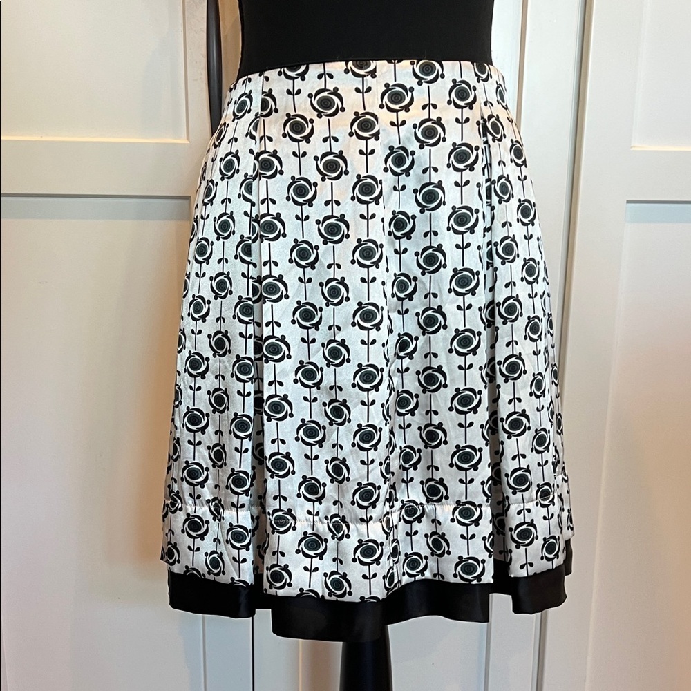 GG5 Monochrome Satin Patterned A-Line Skirt S